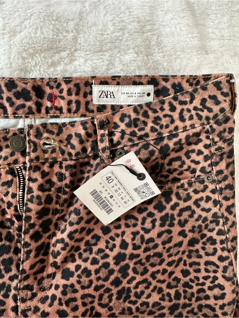 Leopard Print Wide Leg Denim Pants - Picture 4 of 9